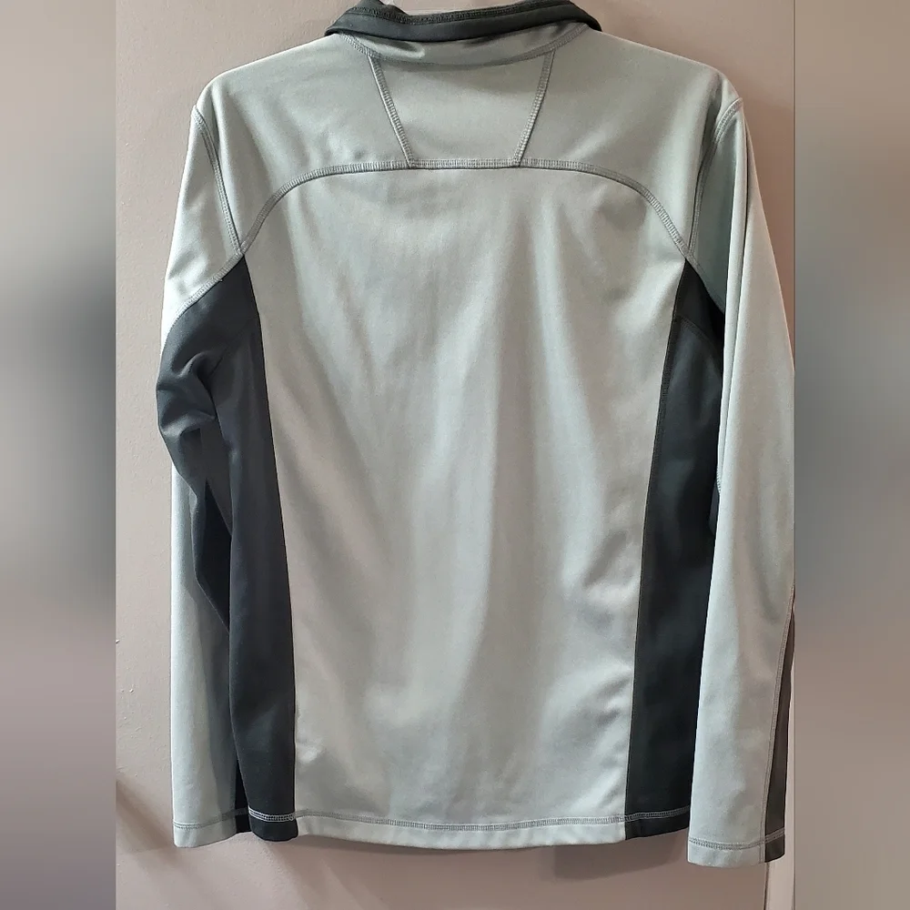 The North Face Light Gray and Dark Gray Half-Zip Pullover. Sz S